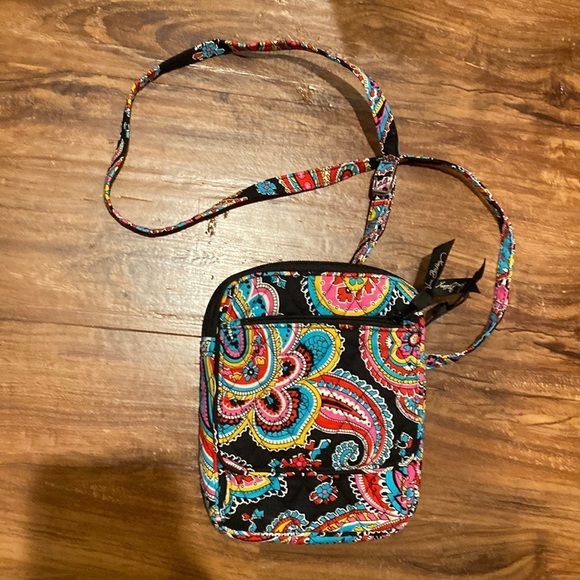 Vera Bradley Handbags - Vera Bradley Heirloom Paisley Crossbody